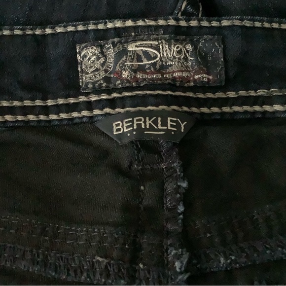 SILVER “BERKLEY” DARK WASH JEANS SIZE 32 - Picture 5 of 6